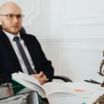 Avukat Maaşı 2026: Kamu, Hukuk Bürosu ve Serbest Çalışmada Güncel Gelir Farkı